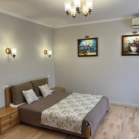 Apartment Kvitka リヴィウ エクステリア 写真