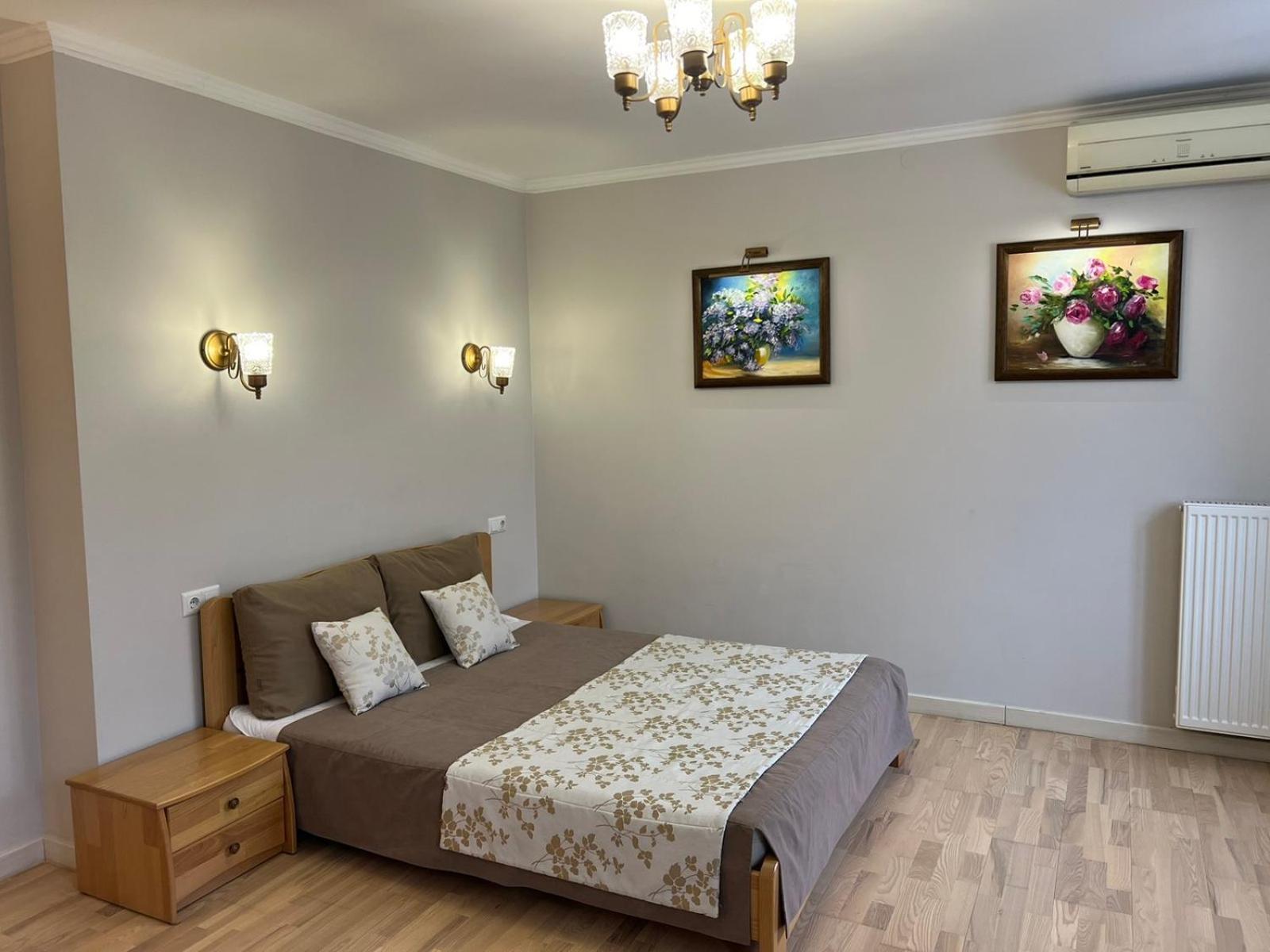 Apartment Kvitka リヴィウ エクステリア 写真