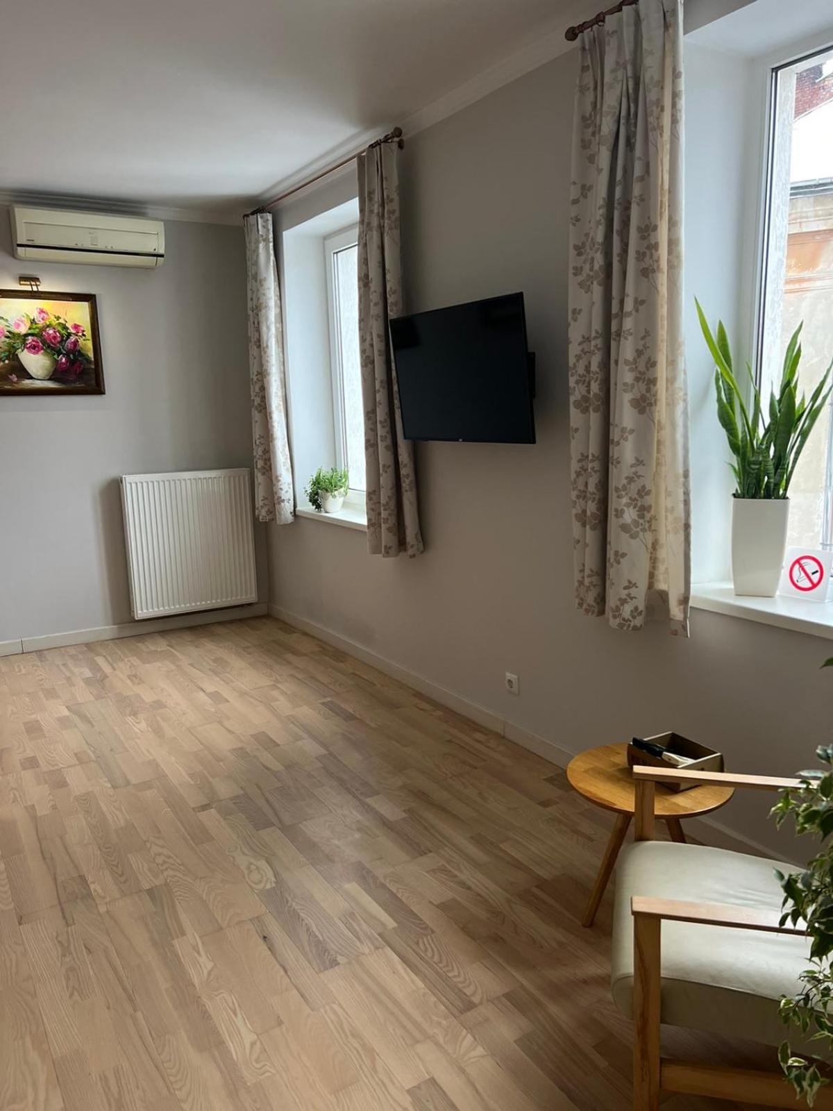 Apartment Kvitka リヴィウ エクステリア 写真