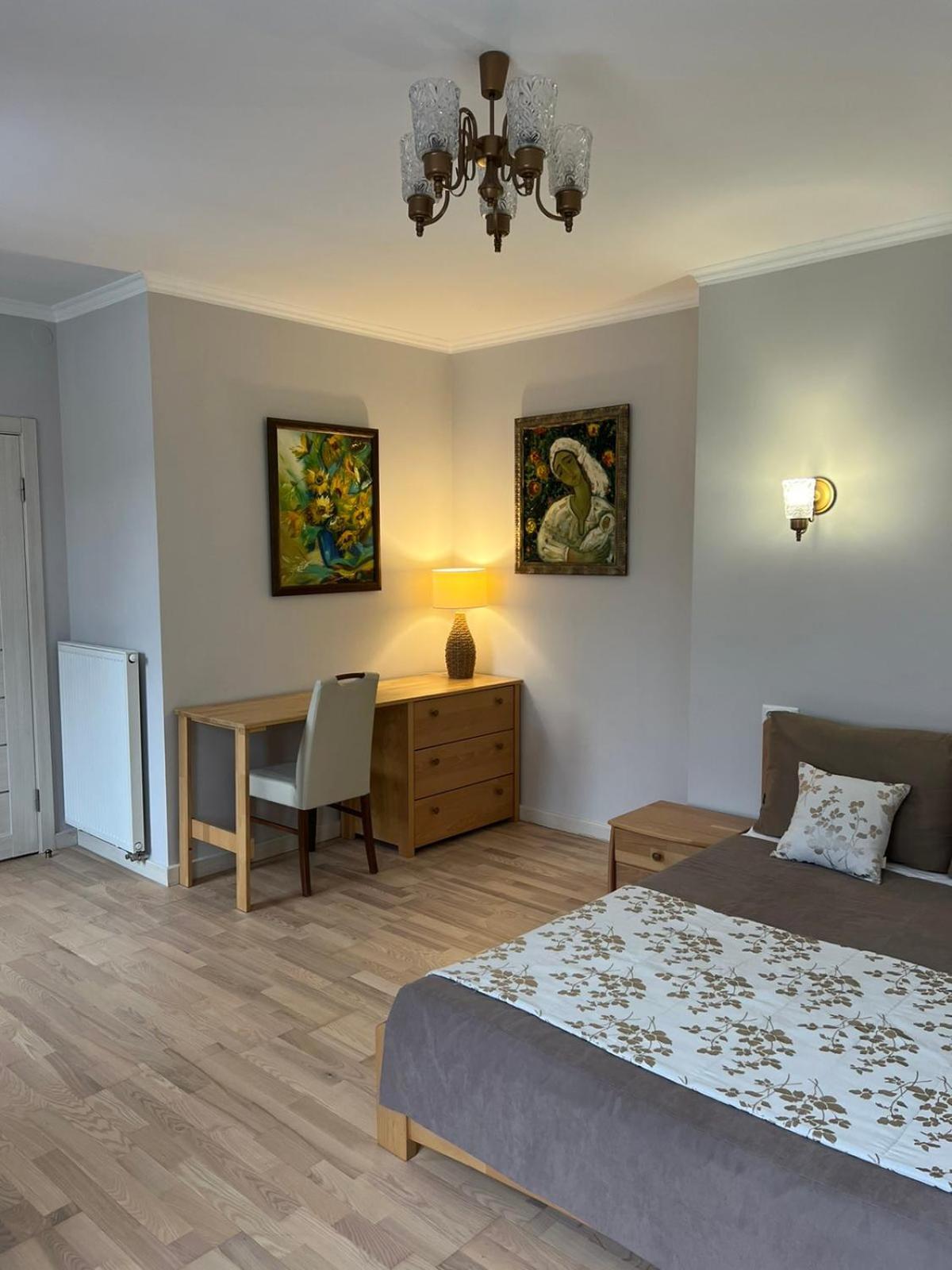 Apartment Kvitka リヴィウ エクステリア 写真