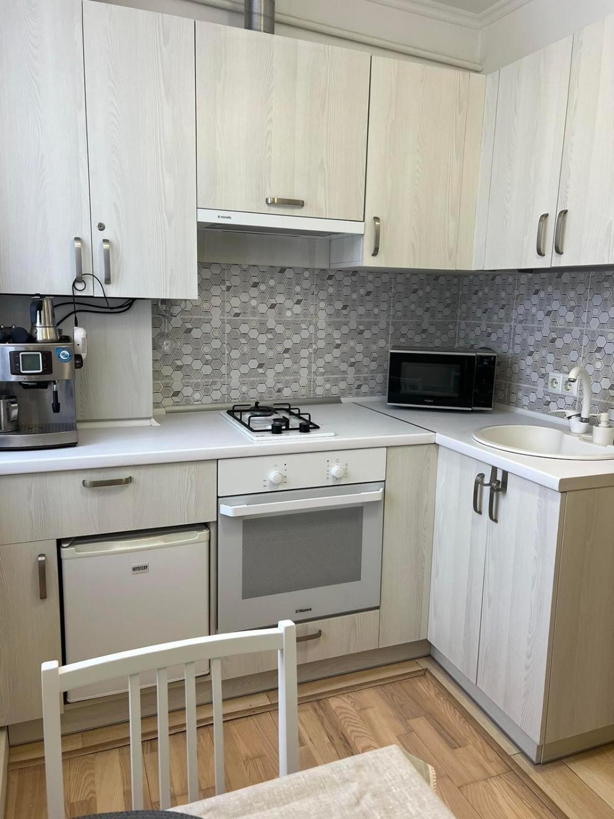 Apartment Kvitka リヴィウ エクステリア 写真